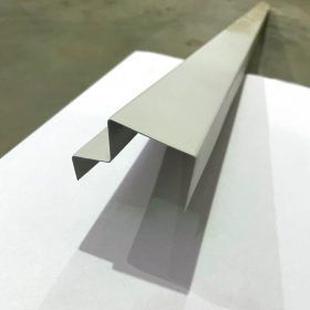 Folienblech-Außeneckelement 20x40x2000mm